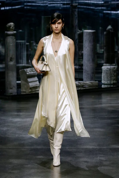 Look 14